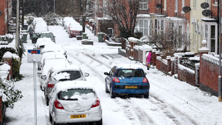 UK Braced for Significant Snowstorm Bringing Potential White Christmas